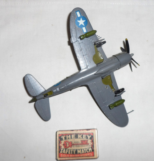 LETADLO, plastikový model — foto 3