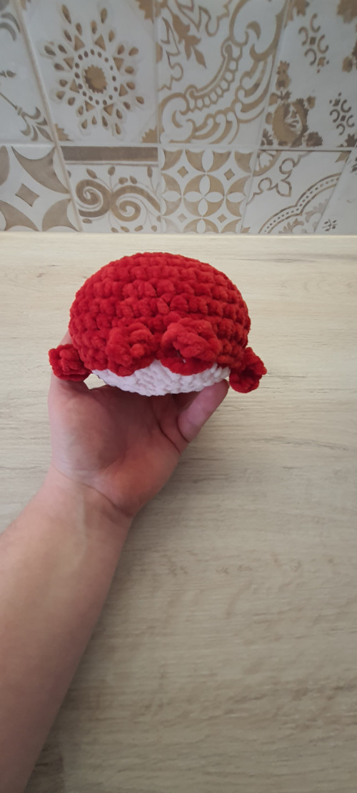 Háčkovaná velryba červená, 15 cm, hebká a squishy — foto 2