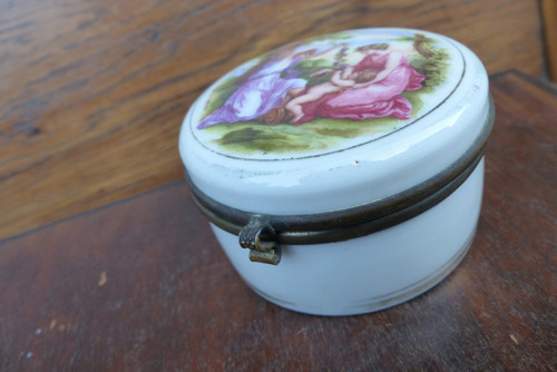 V aleji...porcelánová dóza, šperkovnice — foto 2
