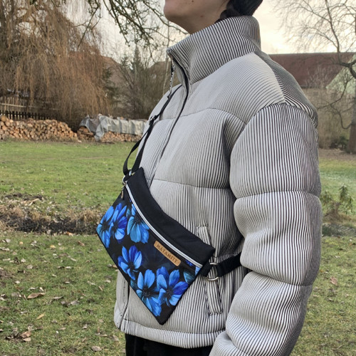 Ledvinka - Modré květy na černé — foto 4