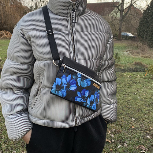 Ledvinka - Modré květy na černé — foto 3