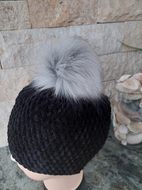 Kulich černý se stříbrnou bambulí — foto 3