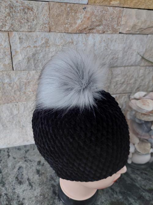 Kulich černý se stříbrnou bambulí — foto 2