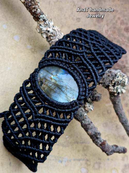 Macramé náramek s labradoritem — foto 3