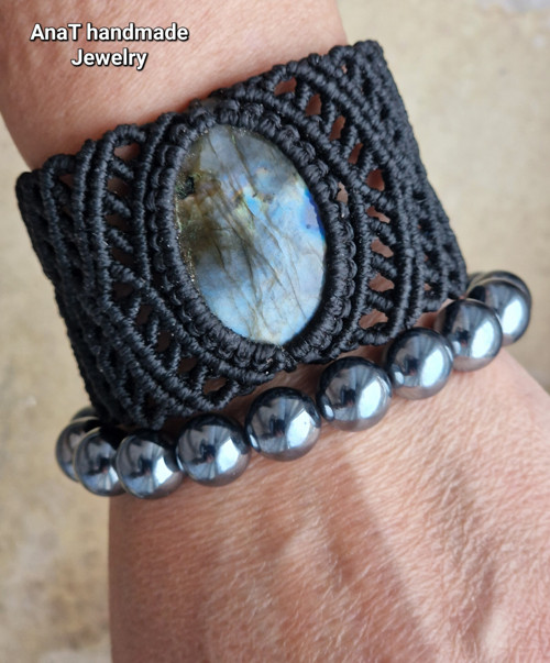 Macramé náramek s labradoritem — foto 2