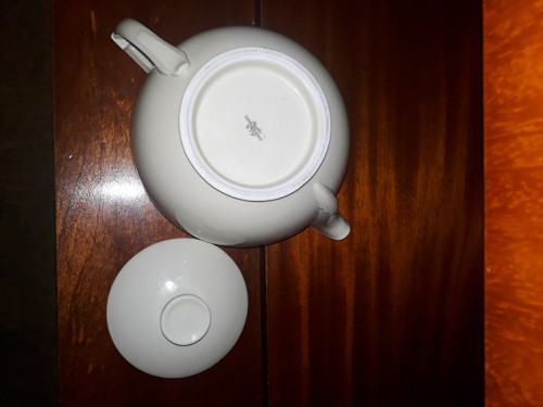 Stará porcelánová konvice — foto 2