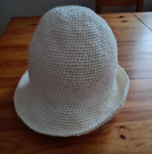 Háčkovaný dámský zimní klobouk — foto 3