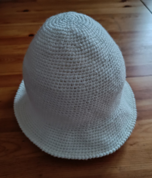 Háčkovaný dámský zimní klobouk — foto 2