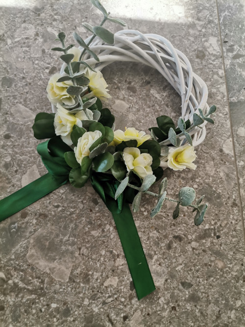 Trvanlivý umělý věnec s eucalyptem — foto 2