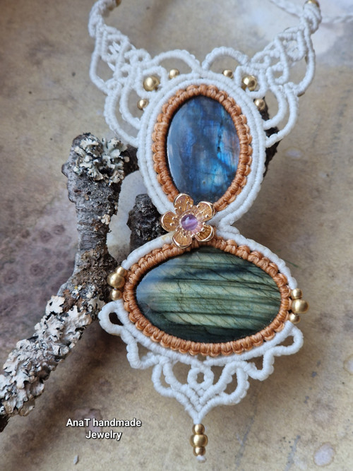 Macramé náhrdelník s labradoritem a ametystem — foto 3