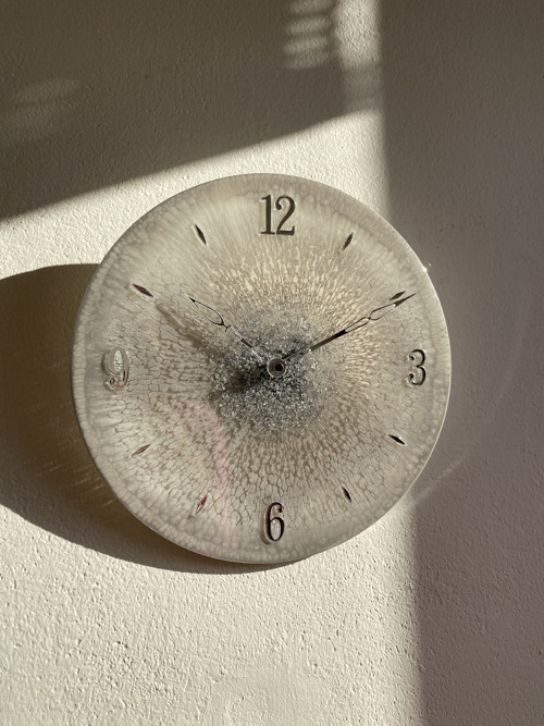 Hodiny z pryskyřice 30 cm — foto 5