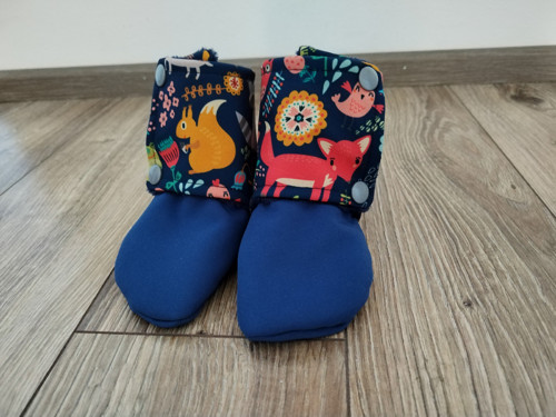 Capáčky ze softshellu s beránkem do kočárku — foto 2