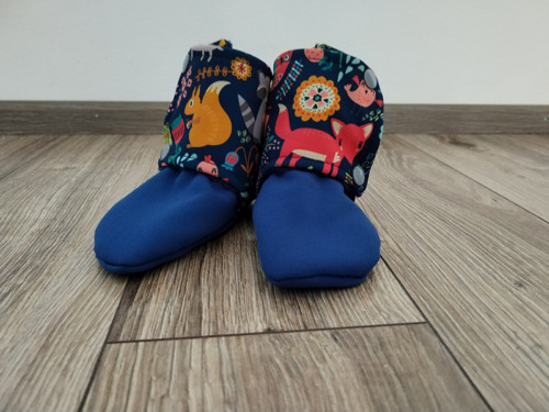 Capáčky ze softshellu s beránkem do kočárku — foto 3