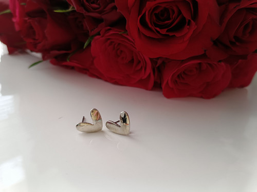 Minimalistické náušničky LOVE — foto 2