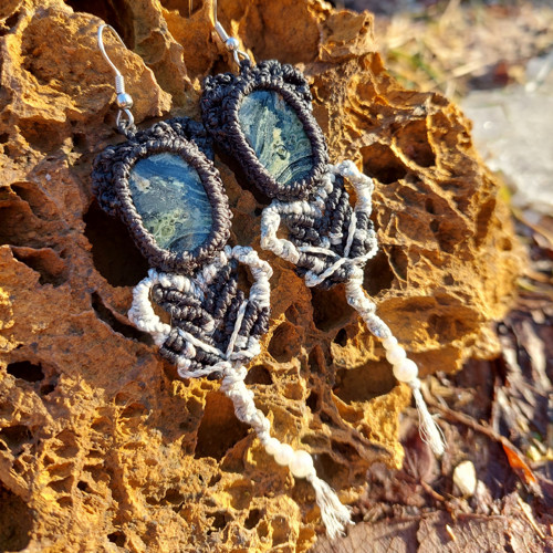 Macramé náušnice s minerály - černé s jaspisem — foto 3