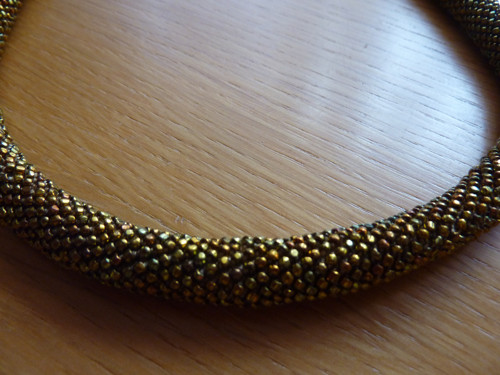 Náhrdelník-háčkovaná dutinka-zlatý — foto 2