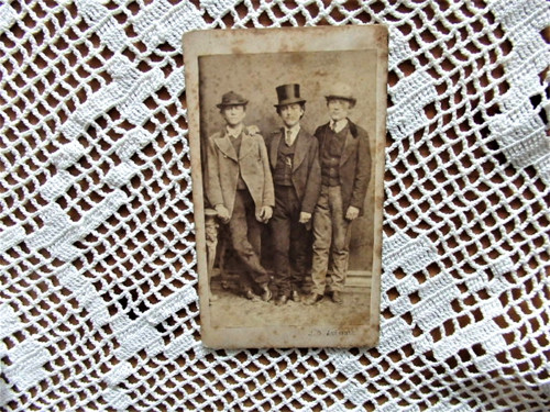 Tři kamarádi - kabinetka — foto 2