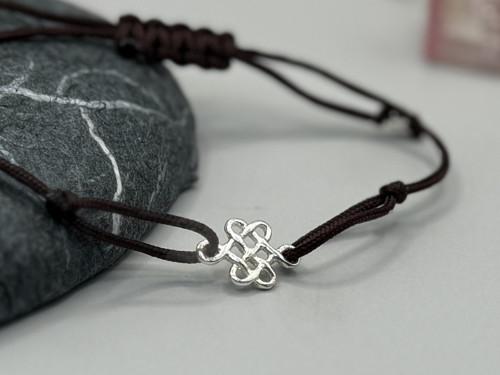 Minimalistický náramek - Celtic knot (tm. hnědá) — foto 4