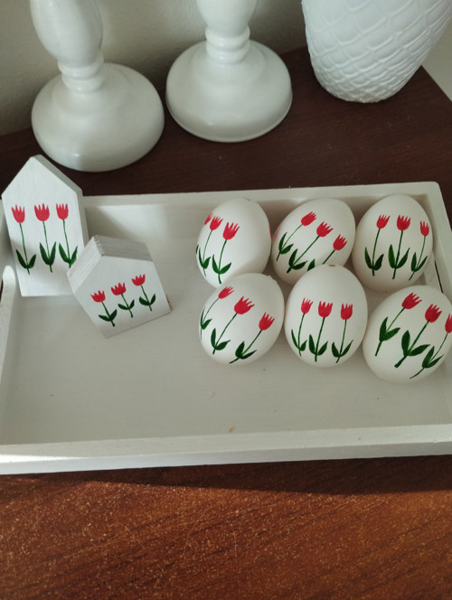 S červenými tulipány — foto 3