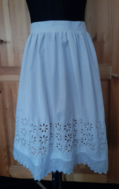 Zástěrka, zástěra ke kroji. Folklor. — foto 2