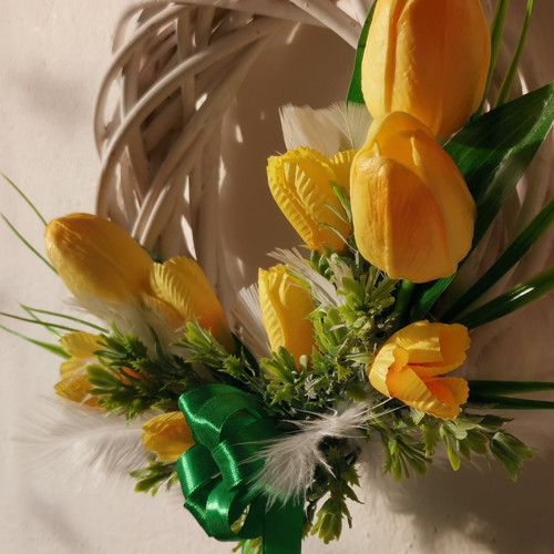 Jarní věneček s tulipány — foto 2