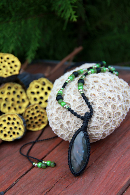 Boho makrame náhrdelník s achátem zeleně — foto 2