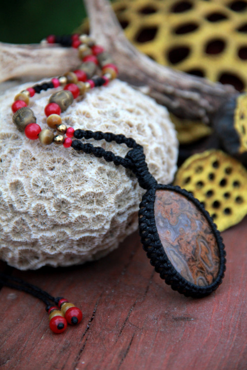 Boho makrame náhrdelník s achátem a korálky budhy — foto 2