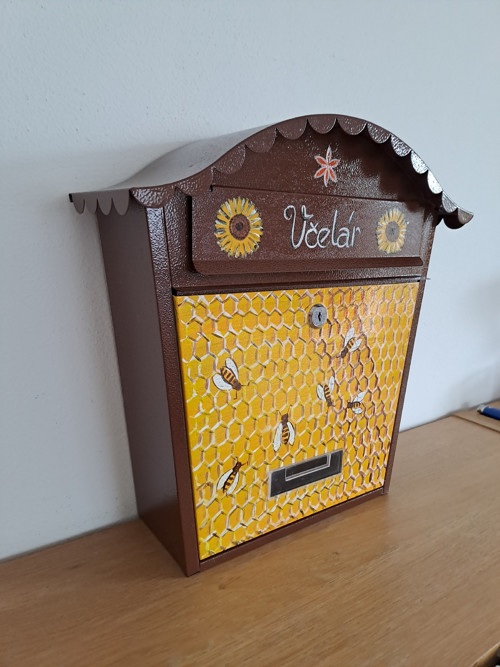 Malovaná schránka - včelár — foto 2