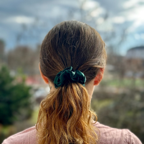BOTTLE GREEN - hedvábná scrunchie KLASIK — foto 2