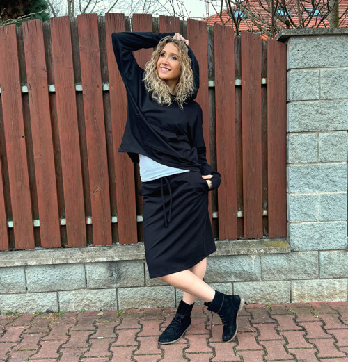 Černá mikina s kapucí — foto 5