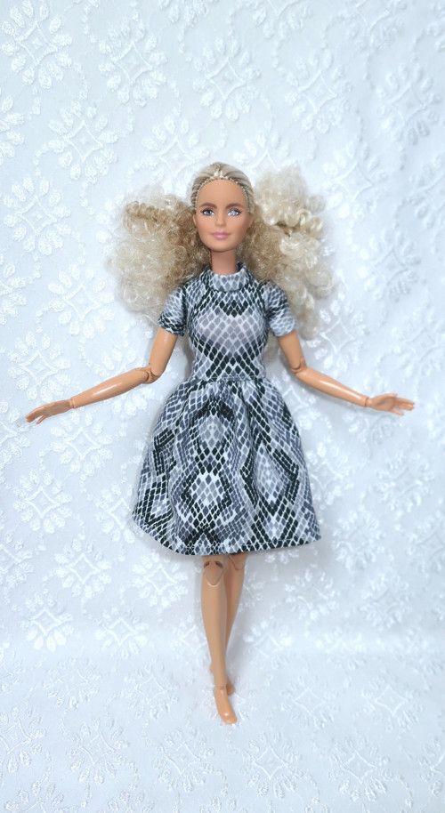 Úpletové šaty pro Barbie — foto 2