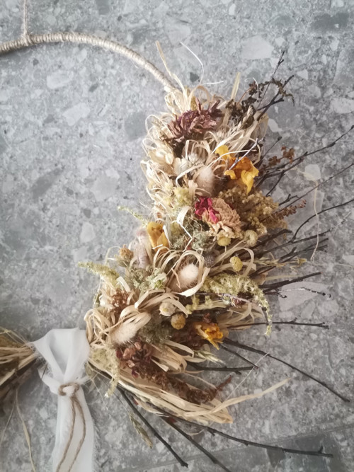 Sušinový věnec na kruhu — foto 2
