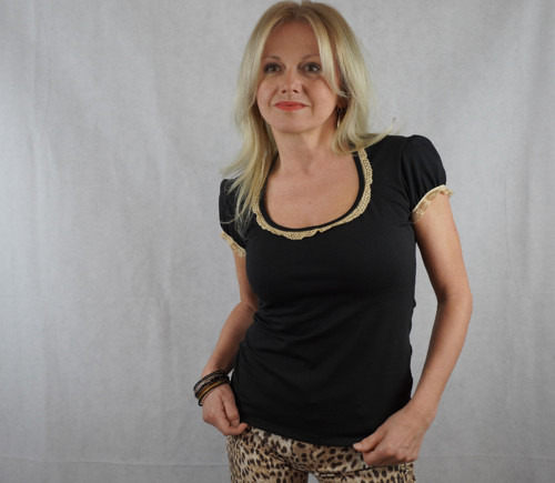 Tričko s krajkovými lemy — foto 3