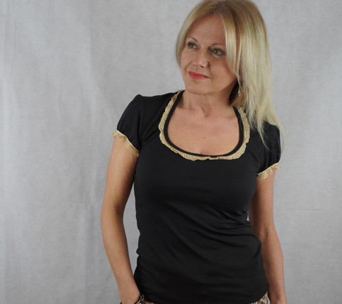 Tričko s krajkovými lemy — foto 4