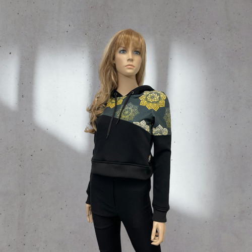 Crop mikina Mandala - Black — foto 3