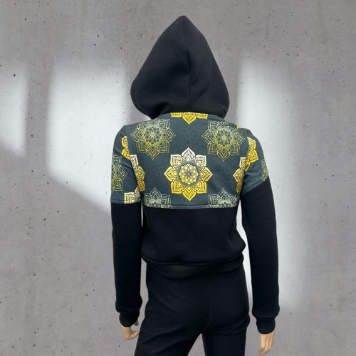 Crop mikina Mandala - Black — foto 2