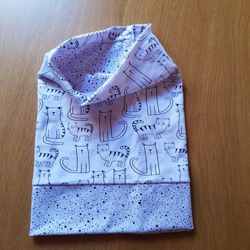Nákrčníky- černobílé kočky — foto 2