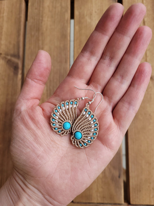 Macramé náušnice - béžová ulita — foto 3