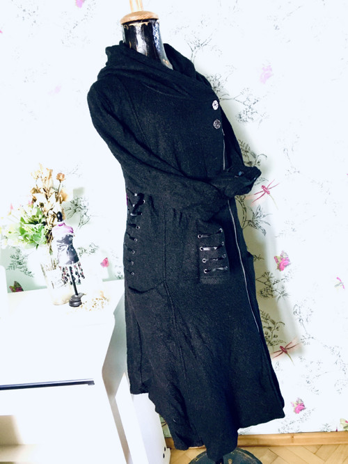 Kabát black extravagant se šněrováním — foto 5