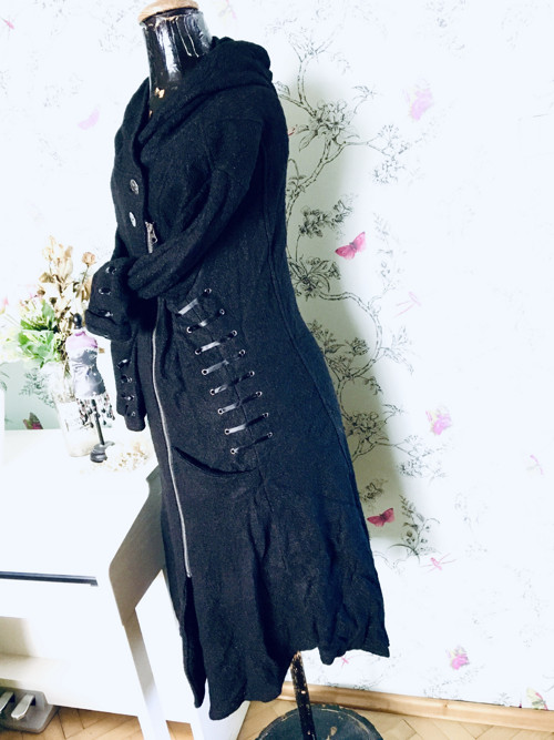 Kabát black extravagant se šněrováním — foto 4