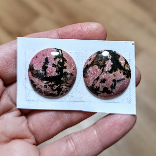 Rodonit/Rhodonite, ID 3668, průměr 23 mm — foto 2