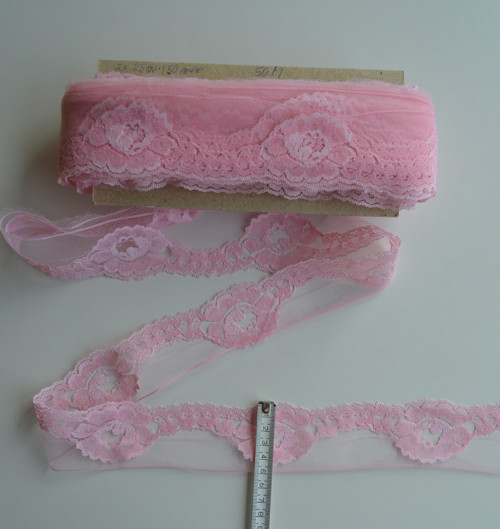 Růžová polyesterová krajka šíře 5 cm — foto 3