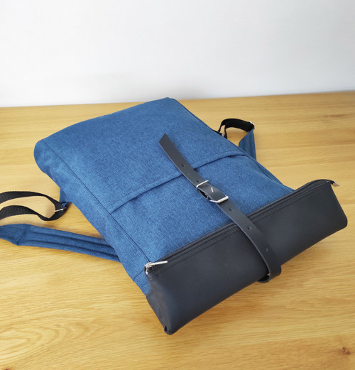 Zoe roll top backpack modrý — foto 2