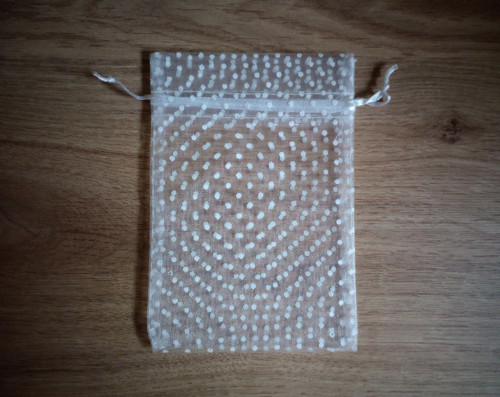 Bílé puntíky - bílý sáček (9x12) — foto 3
