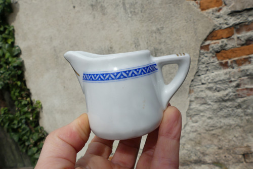 Malá porcelánová mléčenka — foto 2