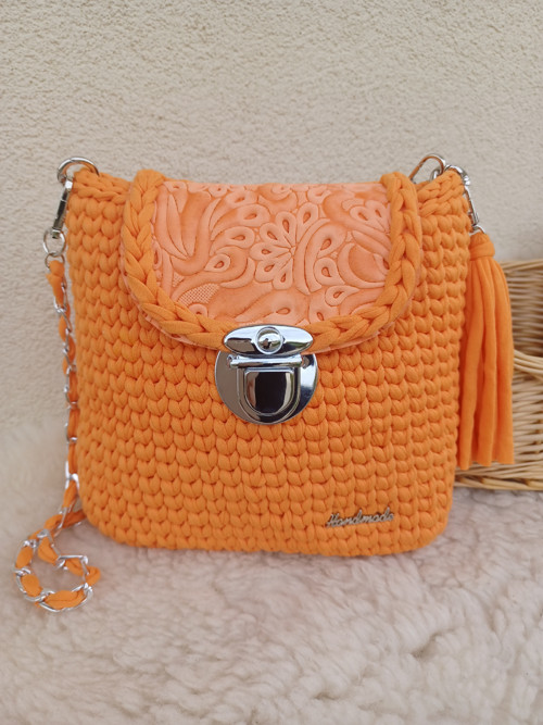 Oranžová háčkovaná kabelka — foto 2