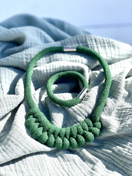 Šňůrový náhrdelník “Macrame forest green" — foto 2