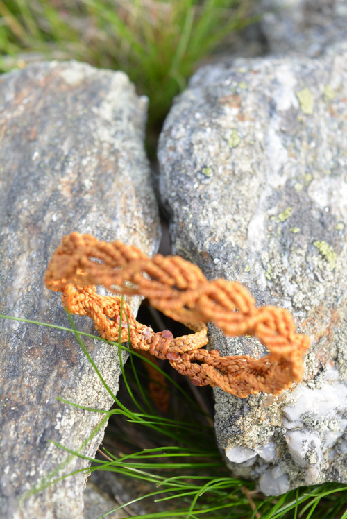 Lístkový macramé/drhaný náramek - rezavý — foto 2