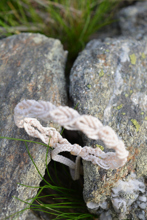 Lístkový macramé/drhaný náramek - slonovinová — foto 2