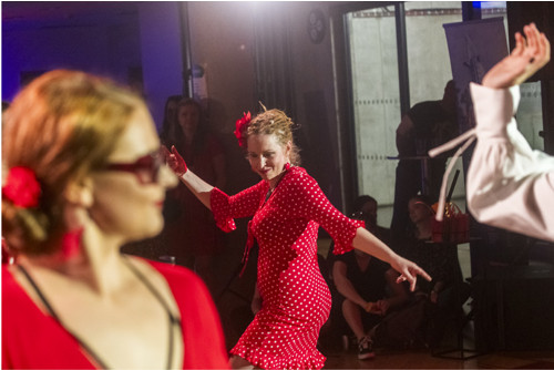 Šaty dots flamenco vibe — foto 5
